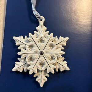 Pandora 2015 Starburst Ornament 4.5” in diameter.